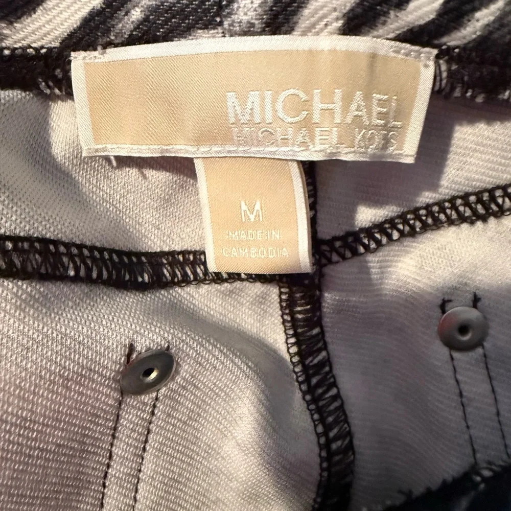 Michael Kors Black and White Patterned Leggings with pockets Stylish and Elegant